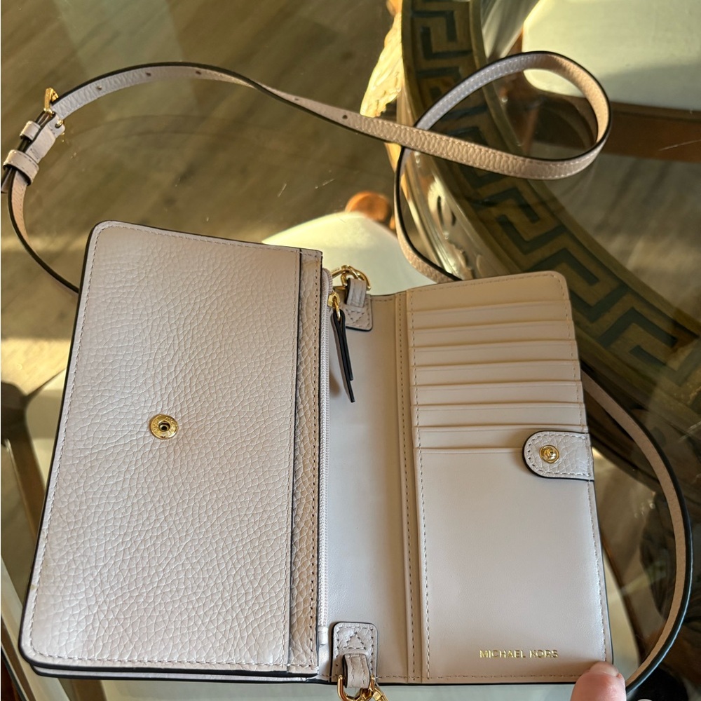 🩷🩷MICHAEL KORS JET SET LEATHER CHARL SMART PHONE CROSSBODY BAG IN SOFT PINK!🩷🩷 - Picture 5 of 10